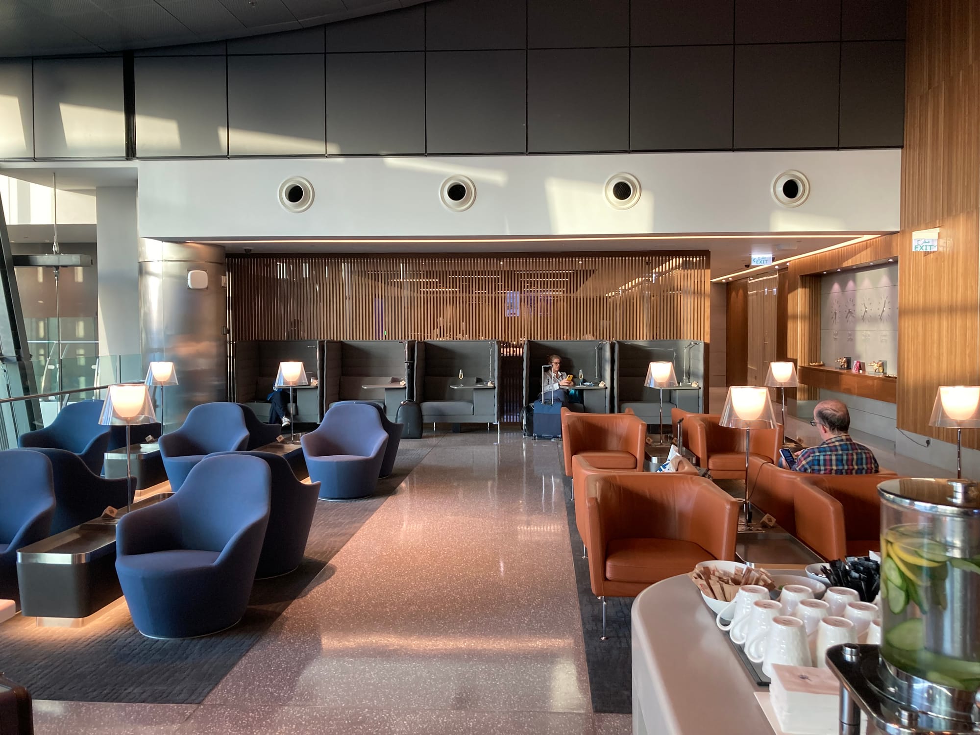Qatar Airways Platinum Lounge South, Доха (DOH)