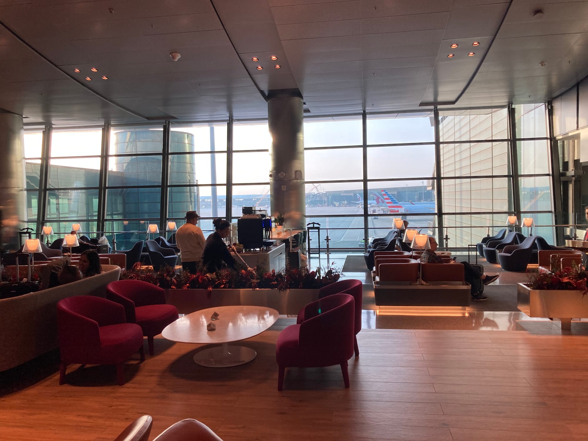 Qatar Airways Platinum Lounge South, Доха (DOH)