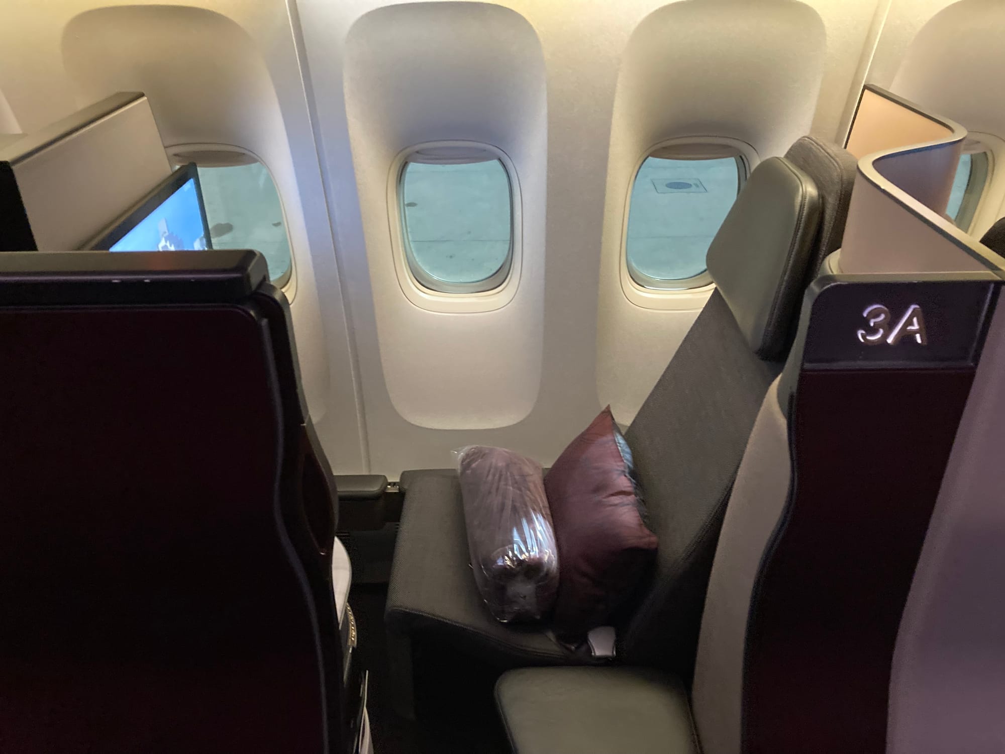 «Урезанный» Qsuite на Boeing 777-300ER от Qatar Airways (Доха — Лахор)